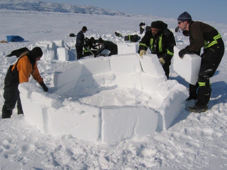 Cours De Survie, Comment Construire Un Igloo – Vio Au Canada tout I Comme Igloo
