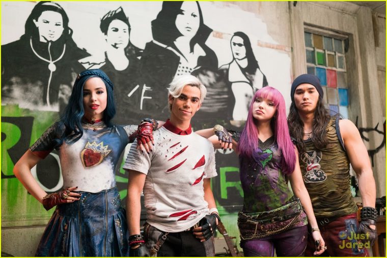 'Descendants 2' Rises To 21 Million Viewers Since Friday encequiconcerne Descendants 2 Personnages