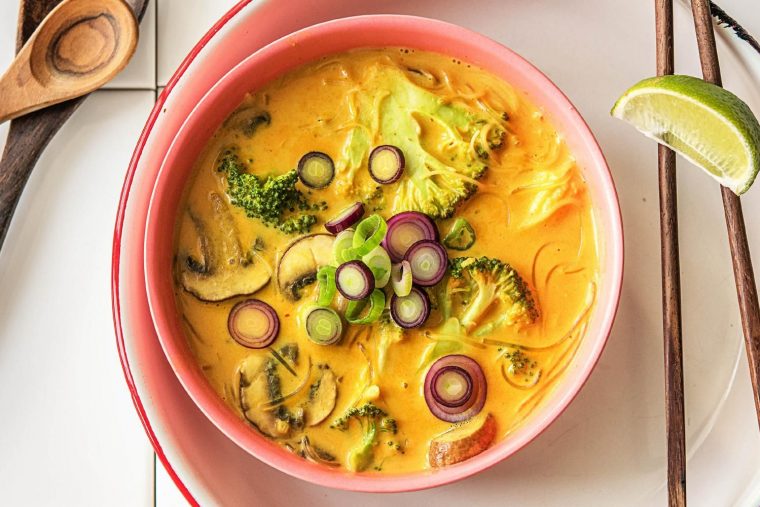Erfrischende Kokos-Curry-Suppe Rezept | Hellofresh à Brokkoli-Curry-Suppe Oder Broccoli-Curry-Suppe