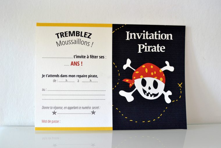 Invitation Pirate Gratuite – Tete De Mort Rouge Et Noire destiné Comment Faire Son Propre Bateau Pirate En Carton