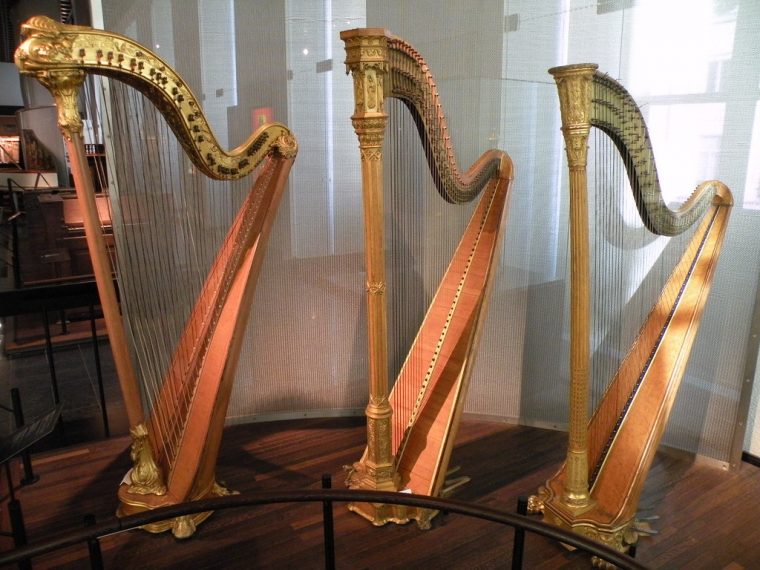 Musée Des Instruments De Musique, Bruxelles – A Photo On à Instrument De Musique Du Pere Noel