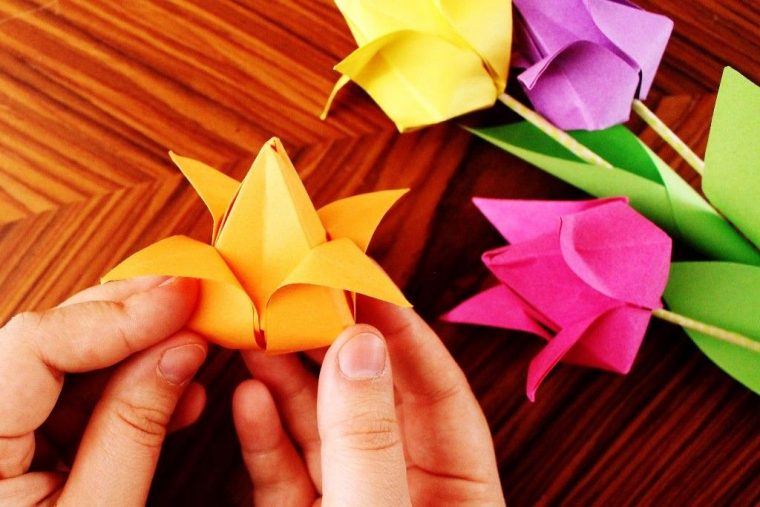 Origami Tulpen Aus Papier Falten – Diy-Anleitung Zum avec Tulpen Aus Papier Basteln