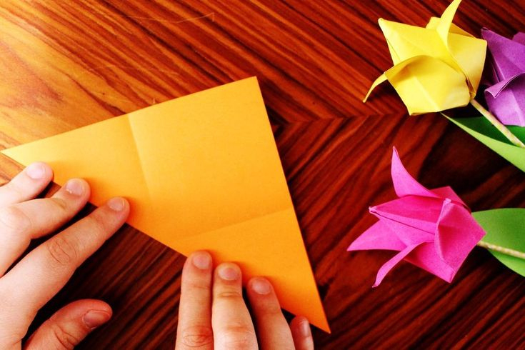 Origami Tulpen Aus Papier Falten – Diy-Anleitung Zum destiné Tulpen Aus Papier Basteln