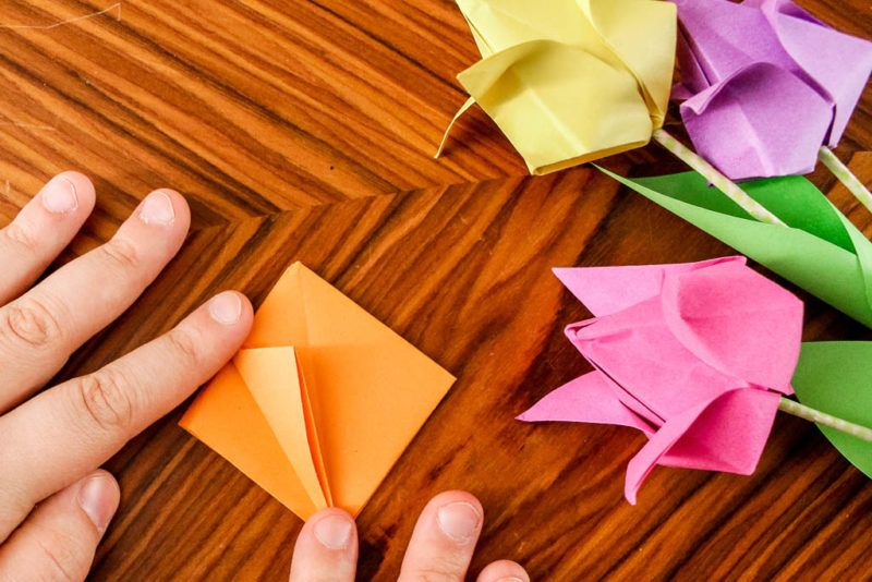 Origami Tulpen Aus Papier Falten - Diy-Anleitung Zum encequiconcerne Tulpen Aus Papier Basteln