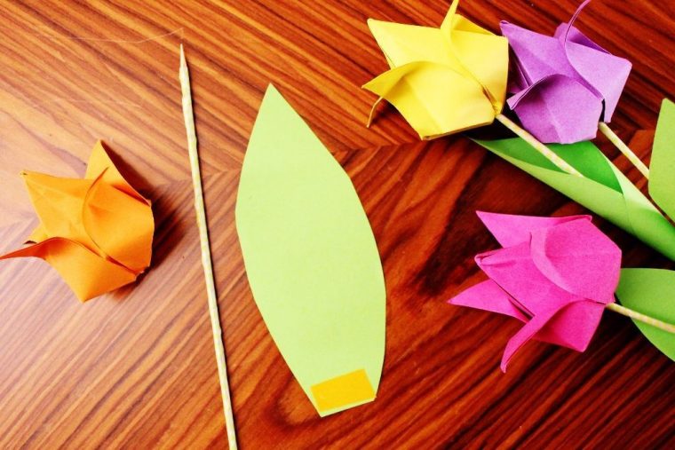 Origami Tulpen Aus Papier Falten – Diy-Anleitung Zum intérieur Tulpen Aus Papier Basteln