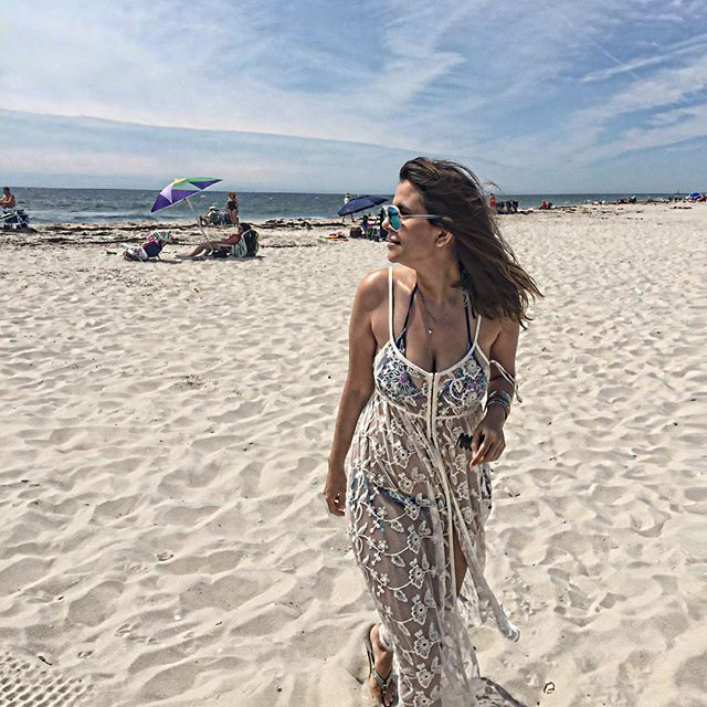 Betül K. Yıldız On Instagram: "I Love Being Fancy In The #Beach. 👑 # tout Undiesalleycom Betül K. Yıldız On Instagram: "I Love Being Fancy In The #Beach. 👑 # tout Undiesalleycom