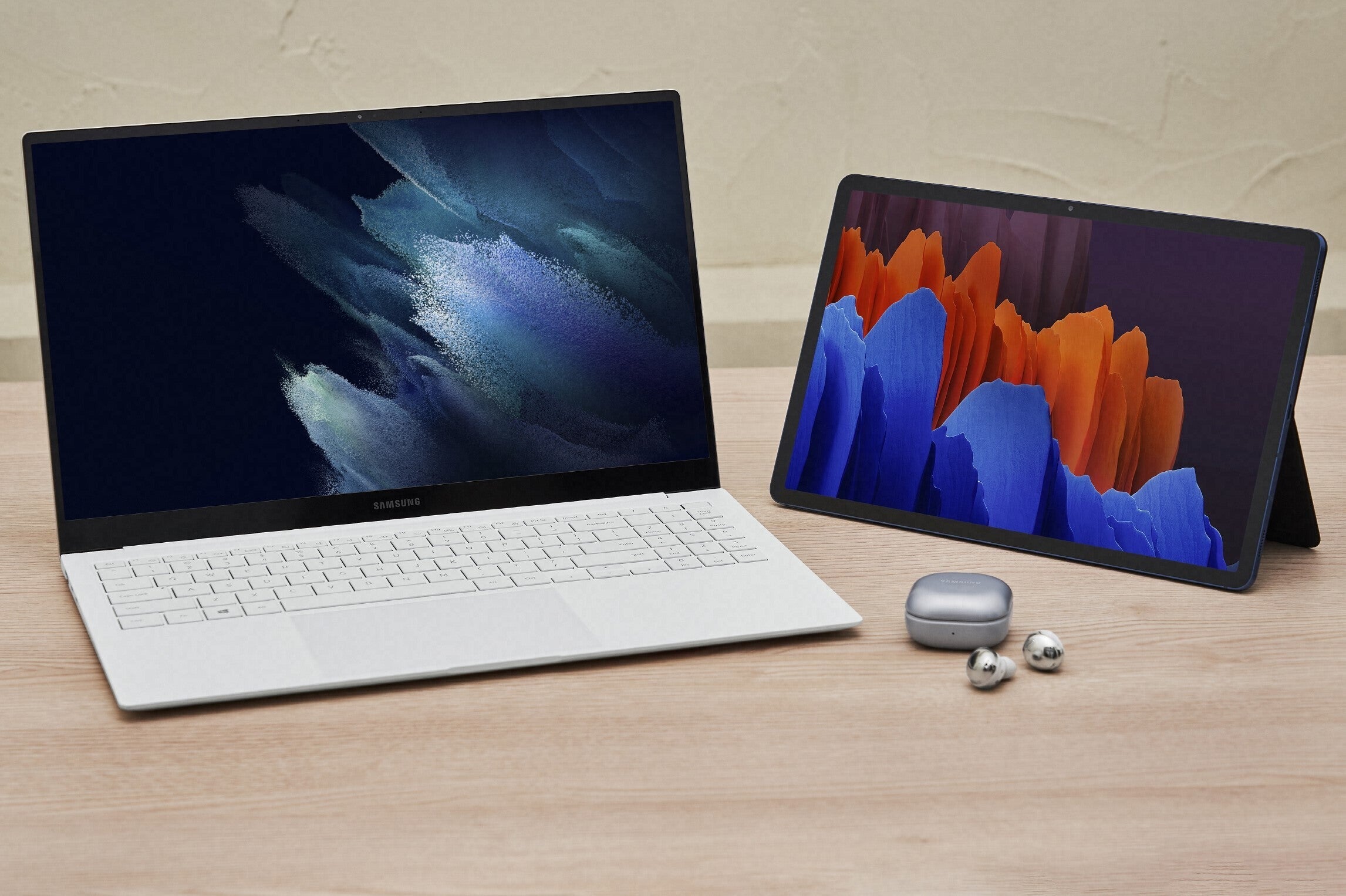 Samsung's Galaxy Book Pro laptops are thin, light,, and smart | PCWorld