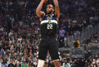 khris middleton shooting form